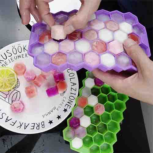 37 Cavities Silicone Honeycomb Ice Cube Tray with Lid for Drinks